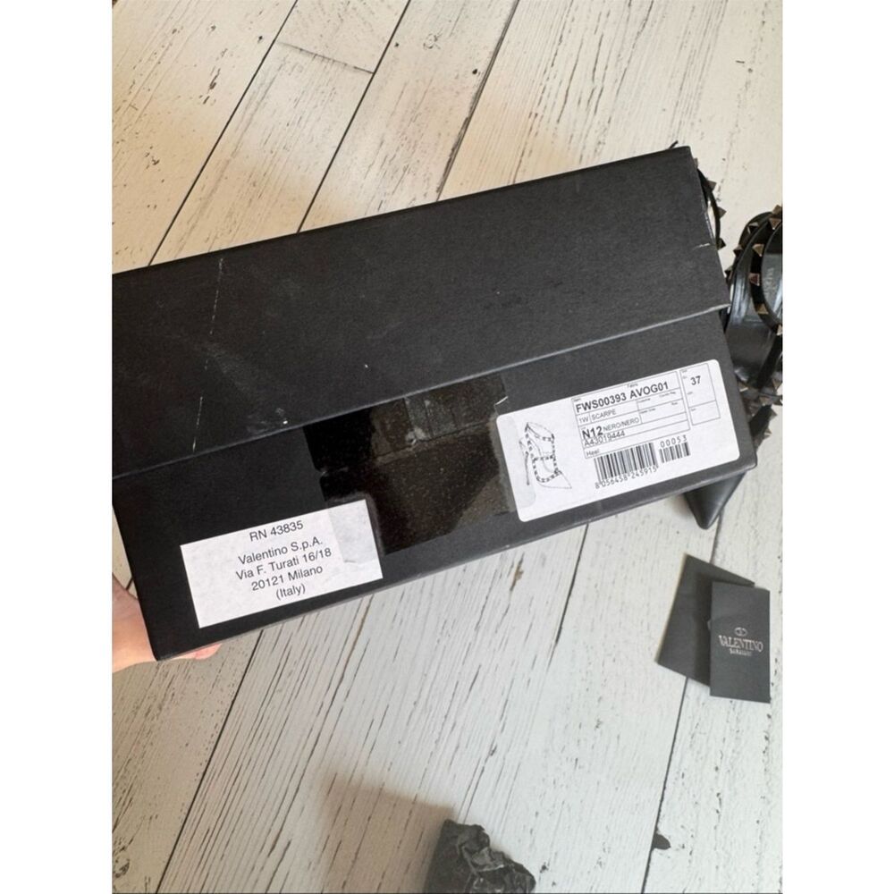 Valentino Garavani - Matte Black Rockstud Leather Pumps - Picture 7 of 7